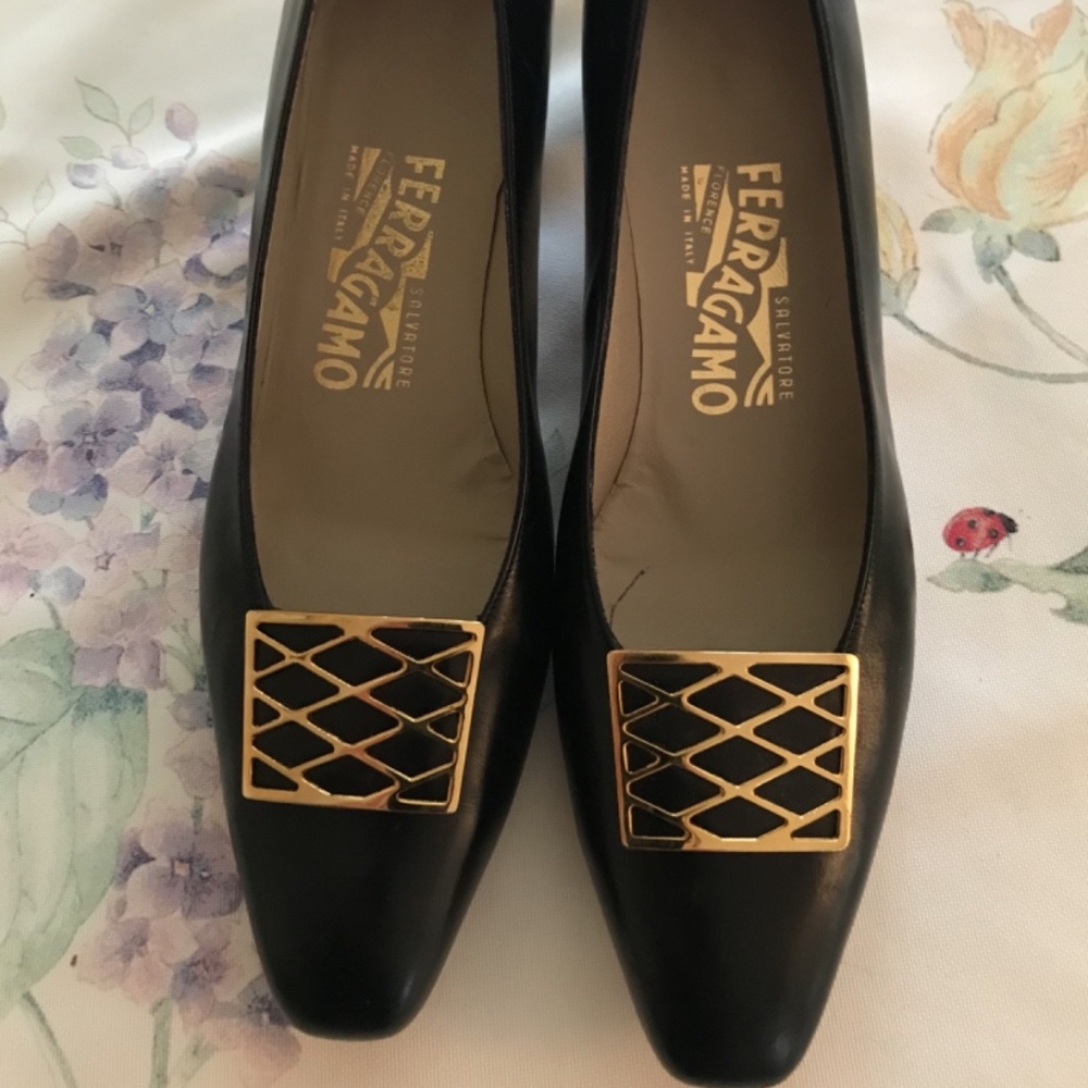 NEW Salvatore Ferragamo Black Leather Pump Heels   Made in Italy Size 9 1/2 AA